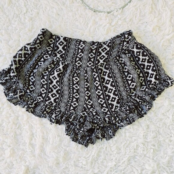Forever 21 Boho Ruffled Shorts, Size Small - Picture 5 of 8